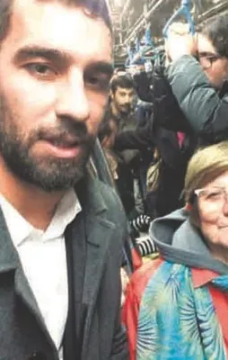 Toplu taşımaya binen ünlüler