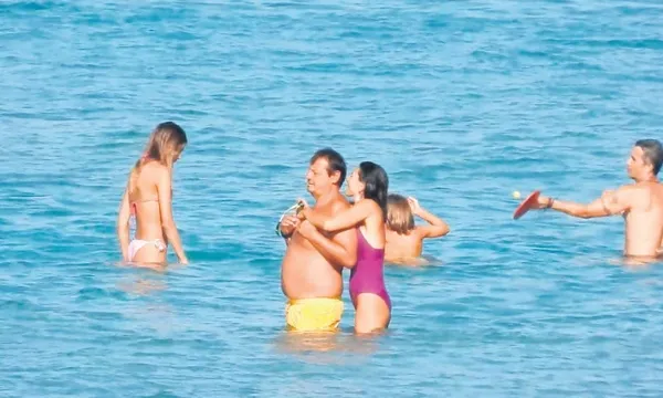 ergin-ataman-ile-berna-atamanin-deniz-keyfi-1660254001614.jpeg Ergin Ataman ile Berna Ataman'ın deniz keyfi!-2