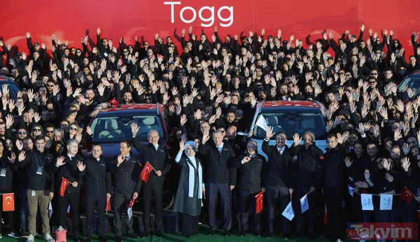 Başkan Erdoğan Togg'un direksiyonunda: Tekerine taş değmesin... Araç rengi için işaret ettiği Emine Erdoğan kararını verdi - 12