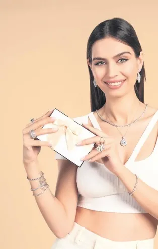 Amine Gülşe eşi Mesut Özil'in ortağı olduğu mücevher markasının reklamı için Zendaya’ya dudak uçuklatan teklifte bulundu