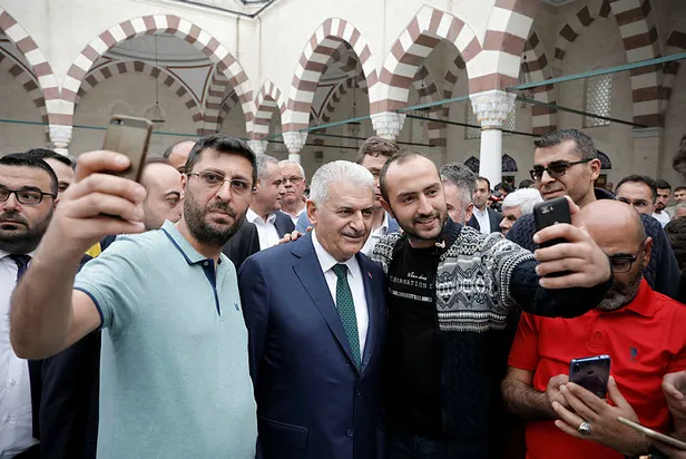 Son dakika haberi: Binali Yıldırım'dan bayram namazı çıkışı açıklama: 23 Haziran'da da İstanbul bayramı var-2