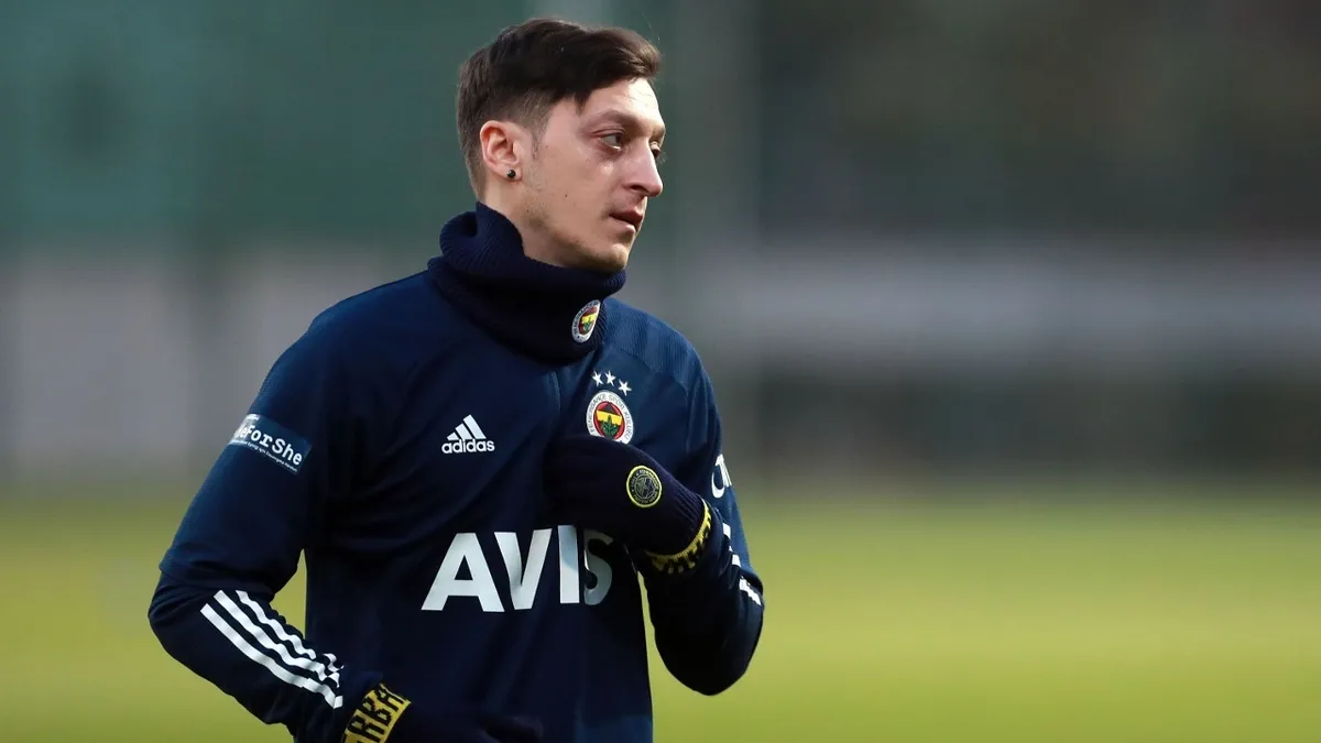 futbolu-birakan-mesut-ozilin-evindeki-ozel-spor-mabedi-ortaya-cikti-1792310792323.jpg Mesut Özil profesyonel disiplininden ödün vermiyor: Güne şok havuzu ve ağır antrenmanla başlıyor-6