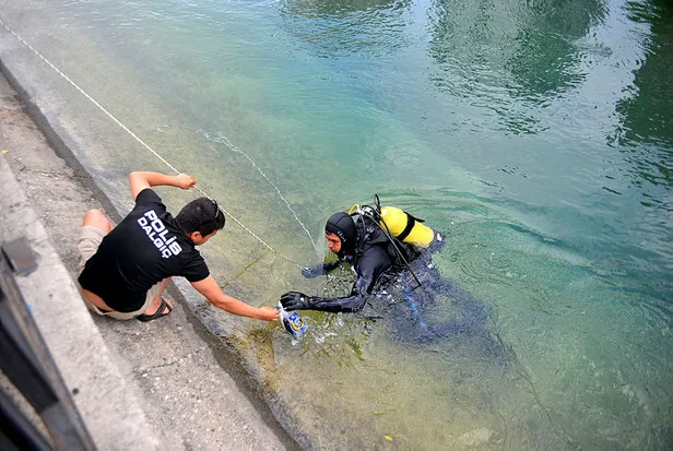 FETÖ'cü hain cep telefonunu kanala atmıştı! İçinden Elebaşı Fetullah Gülen'in ses kayıtları çıktı!-1