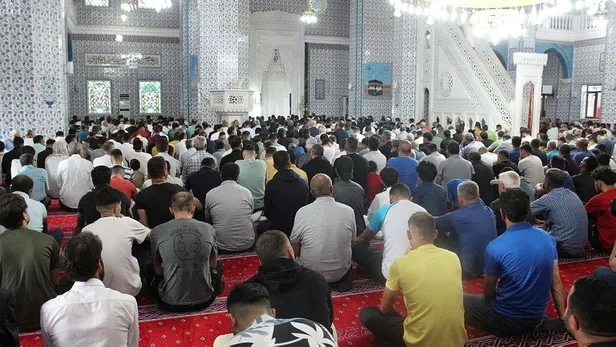 kurban-bayraminin-ilk-namazi-igdirda-kilindi-1687922028991.jpeg Kurban Bayramının ilk namazı Iğdır’da kılındı-2