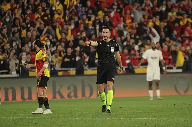 UEFA'dan hakem Arda Kardeşler'e görev