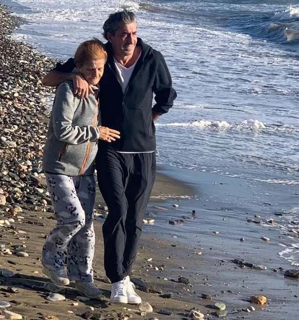 Erkan Petekkaya'nın acı günü! Annesi Şerife Petekkaya son yolculuğuna uğurlandı-3