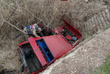 Otomobil dereye uçtu