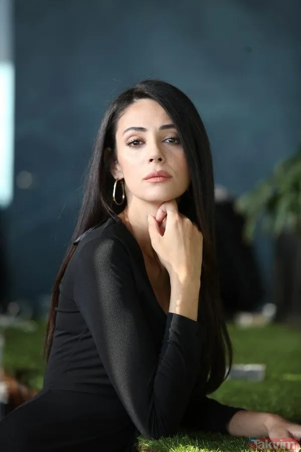 Eser Yenenler’in eşi Berfu Yenenler'e koronavirüs şoku! Sokak kedileriyle kavga sırasında... - 7