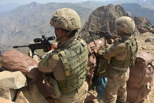 PKK'ya 'Kıran' darbesi! Mağarada teröristlere ait 5 ton yaşam malzemesi bulundu-2