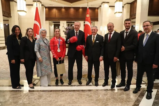 Beyoğlu'ndan Cumhurbaşkanlığı'na... Siyasi kariyerinin her anında kadına değer veren lider: Başkan Recep Tayyip Erdoğan | DOSYA-6