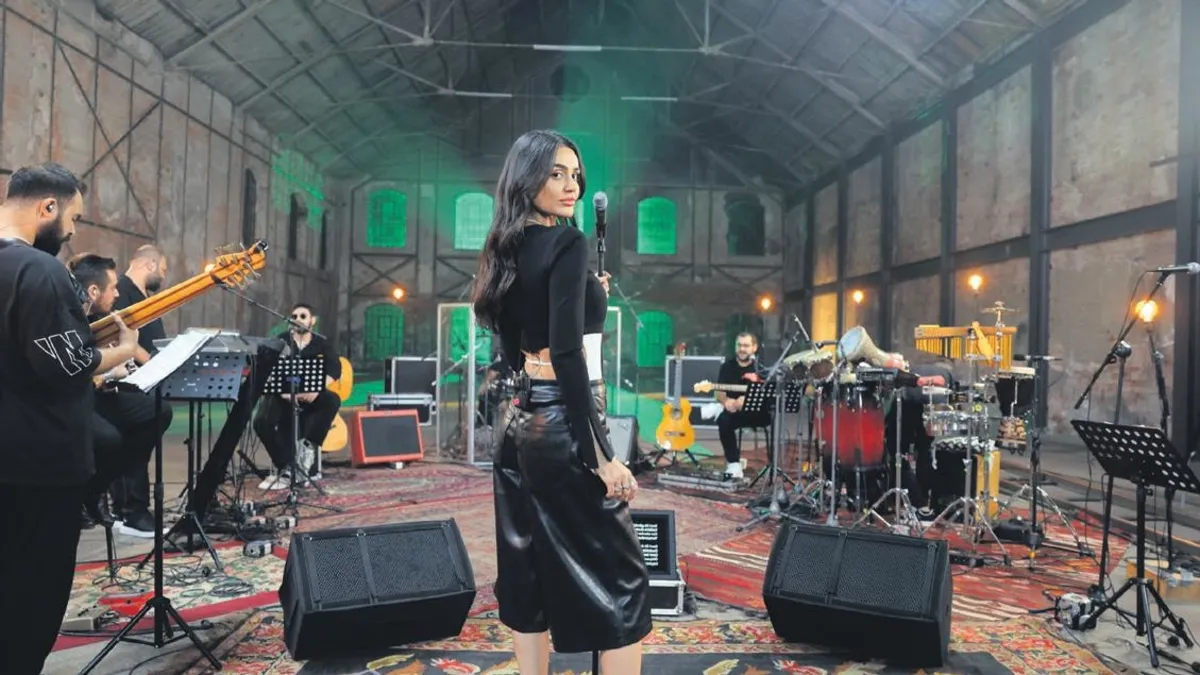 Müziğe renk kattı! Elif Buse Doğan'dan yeni proje