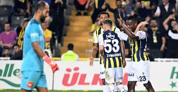İsmail Kartal yönetimindeki Fenerbahçe futboluyla keyif veriyor! Kanarya 6 haftadır  zirveyi bırakmıyor