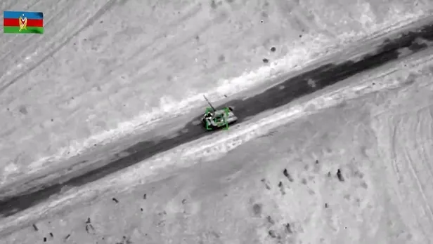 Son dakika: Ermenistan güçlerine ait zırhlı teçhizatlar imha edildi! İşte çatışma bölgesinden sıcak görüntüler-3