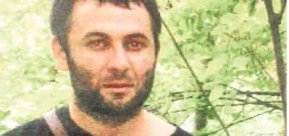 Çeçenistan ordusunda bir dönem binbaşı rütbesiyle görev yaptığı belirtilen İslam Canibekov, Ümraniye'deki evinin önünde silahla öldürüldü.