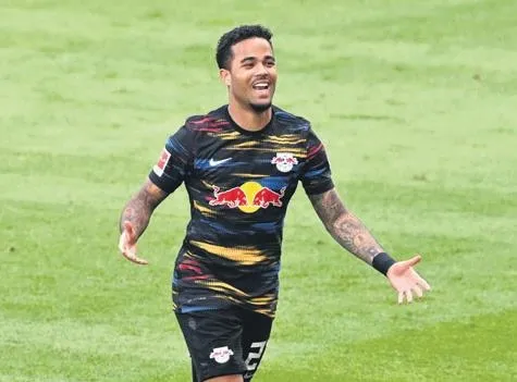 jorge-jesus-ciktigi-2-lig-macinda-futbol-felsefesini-takimina-tasidigini-ispat-etti-1660689884272.jpeg Jorge Jesus çıktığı 2 lig maçında futbol felsefesini takımına taşıdığını ispat etti-5