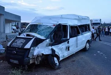 Şanlıurfa’da feci kaza: Tır ile minibüs çarpıştı! Yaralılar var...