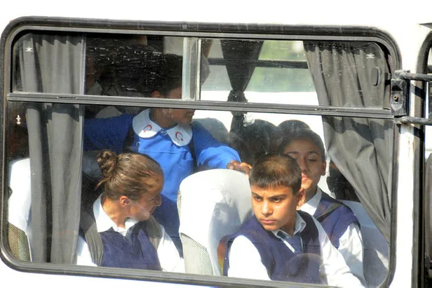 Okul servislerinin camına ilan yapıştırmak yasaklanacak-1