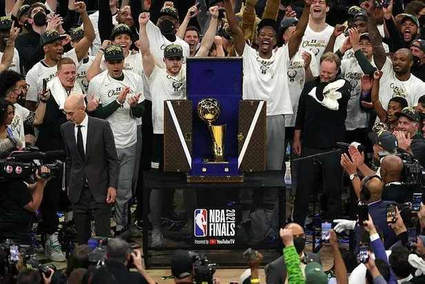 NBA'de şampiyon Milwaukee Bucks! MAÇ SONUCU: Milwaukee Bucks 105-98 Phoenix Suns-1