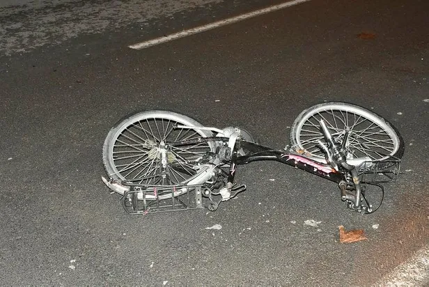 Otomobilin çarptığı bisikletli metrelerce sürüklenip, öldü-2