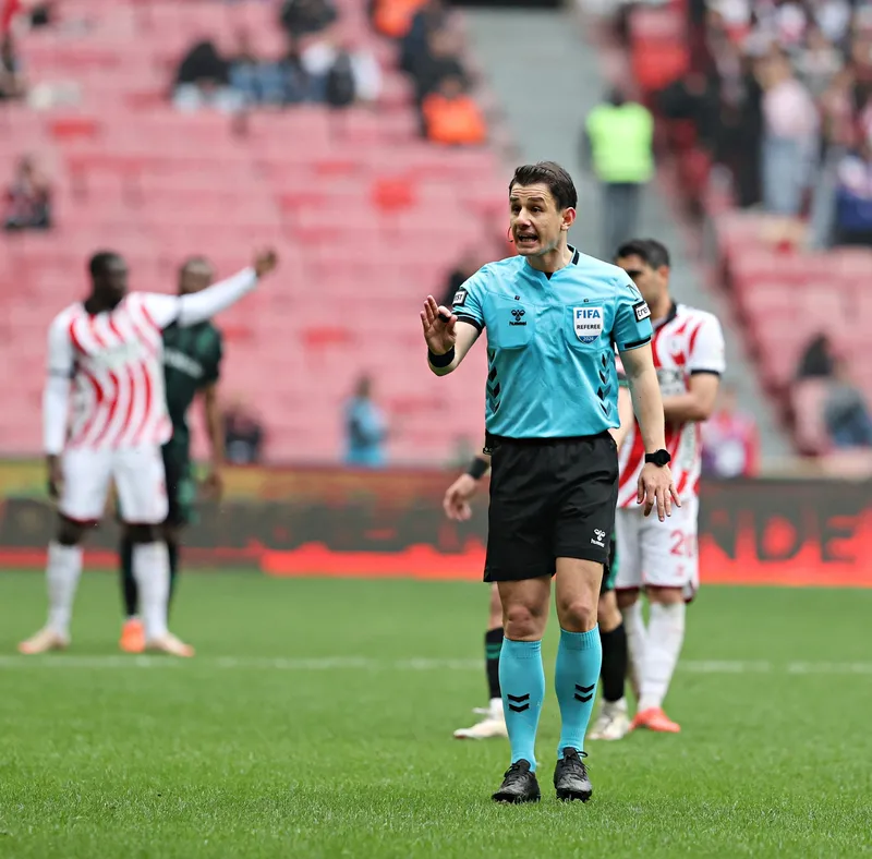 halil-umut-meler-panathinaikos-olympiakos-derbisini-yonetecek-1776361866372.jpg Halil Umut Meler Yunanistan'da görev yapacak