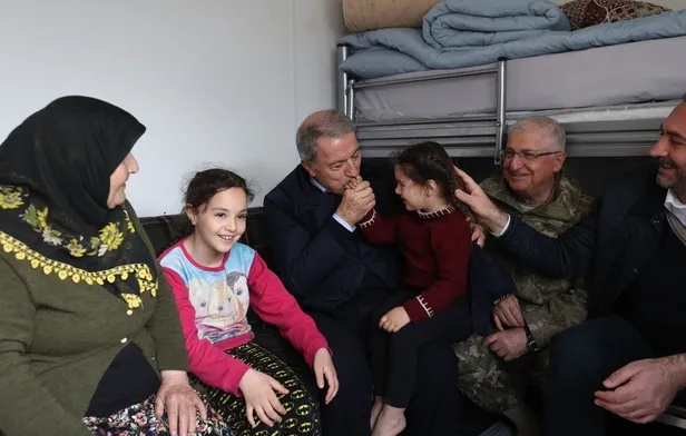 Milli Savunma Bakanı Hulusi Akar: "17 dakika içinde İnsani Yardım Tugayı'na 'hazır ol' emri verildi"-10