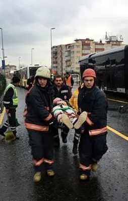 İstanbul'da metrobüs kazası! Yaralılar var