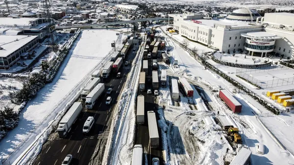 son-dakika-istanbul-valisi-ali-yerlikayadan-vatandaslara-cagri-hadimkoy-giseler-arnavutkoy-arasindaki-araclari-1643194387910.jpg SON DAKİKA: İstanbul Valisi Ali Yerlikaya'dan vatandaşlara çağrı: Hadımköy Gişeler-Arnavutköy arasındaki araçlarınızı alın yoksa çekeceğiz-3