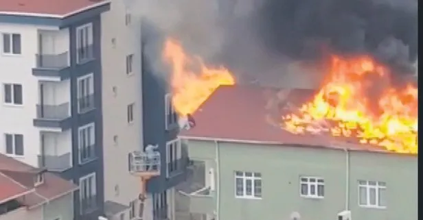 İstanbul Ümraniye’de 4 katlı binanın çatı katında yangın çıktı: Yangının arasında kalan çocuk yürekleri ağza getirdi