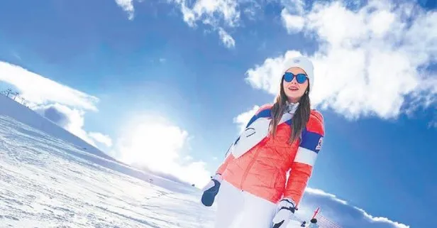 Güzel oyuncu Pelin Karahan ve eşi Bedri Güntaydan Erciyes’te kayak keyfi