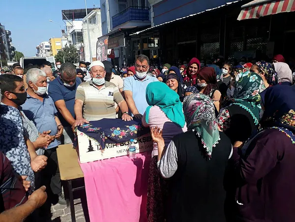 izmirde-minik-alya-bamya-yedikten-sonra-fenalasarak-oldu-1600094257349.jpg İzmir'de minik Alya, bamya yedikten sonra fenalaşarak öldü-2