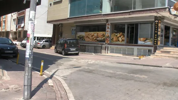 esenyurtta-tehlike-dolu-anlar-ara-sokaga-giren-hafif-ticari-arac-2si-bisikletli-cocuk-6-kisiyi-eziyordu-1626331709623.jpg Esenyurt'ta tehlike dolu anlar! Ara sokağa giren hafif ticari araç 2'si bisikletli çocuk 6 kişiyi eziyordu-6