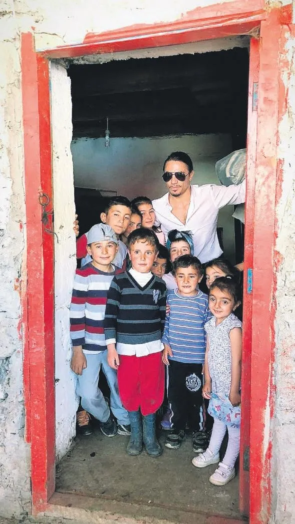 Kupa pozuyla eleştiri toplamıştı! Nusret'in çalışanları eleştirilere tepki gösterdi