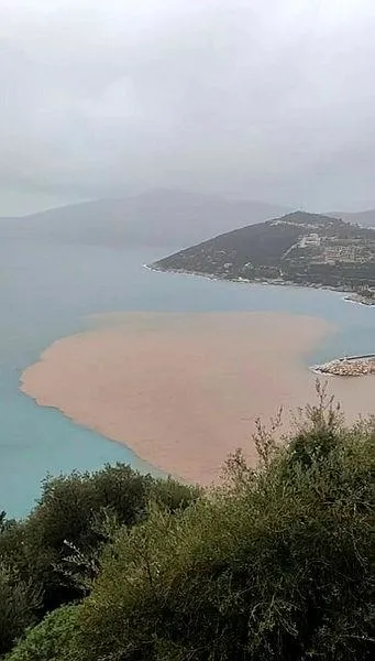 Antalya'da sel: Şiddetli yağış su baskınlarına neden oldu-2