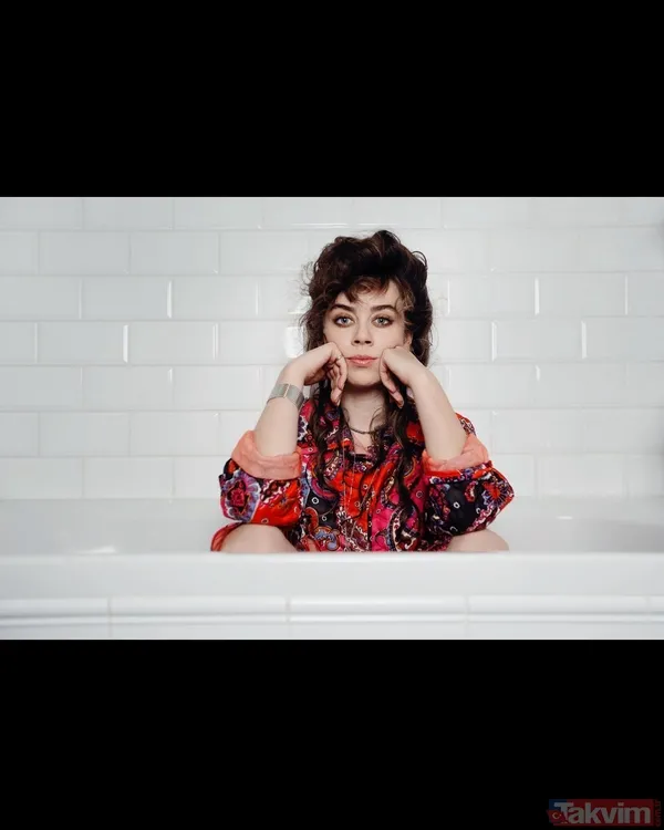 Bahar'ın yıldızı Demet Evgar hakkında şaşırtan gerçek! Kardeşiyle aynı dizideymiş... - 8