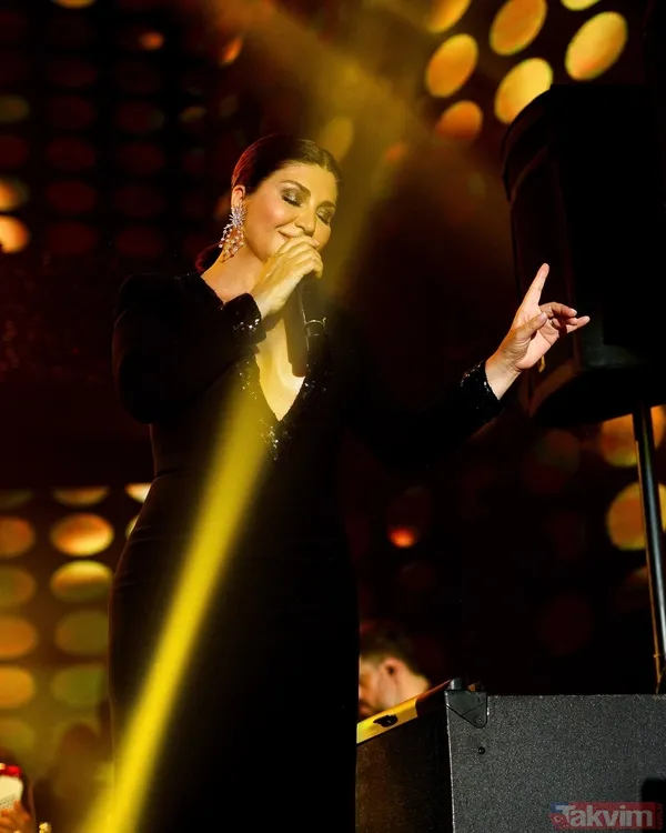 Sibel Can dekoltede sınır tanımadı! Hakan Ural’ın biricik kızı Melisa Ural o poza tepkisiz kalmadı! Gören dönüp bir daha baktı - 8