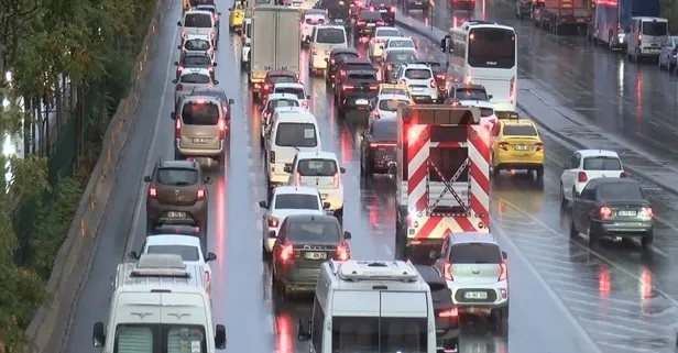 Son dakika! İstanbul'da yağmur sonrası trafik kilit! Yola çıkacaklar dikkat