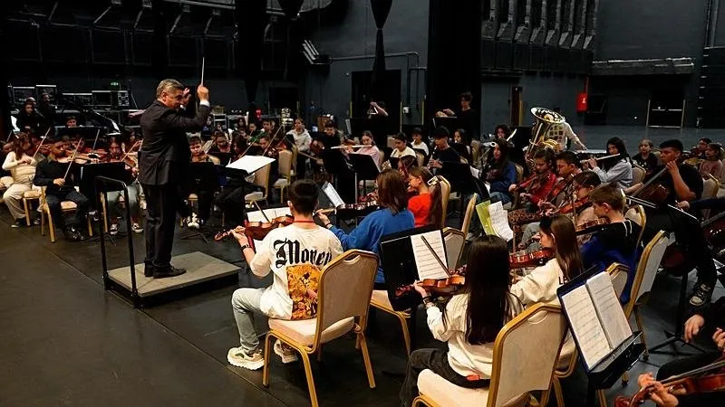 Cumhurbaşkanlığı Çocuk Orkestrası ve Korosu, 220 kişilik kadrosu ve renkli repertuvarıyla ilk konserini 23 Nisan Ulusal Egemenlik ve Çocuk Bayramı'nda Cumhurbaşkanlığı Külliyesi'nde verecek. (AA)