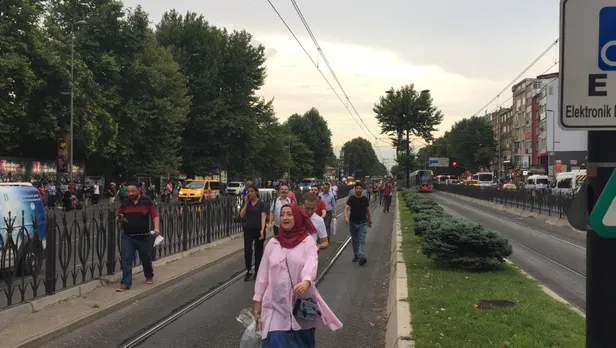 Son dakika... Tramvay arıza yaptı, seferler aksadı-1