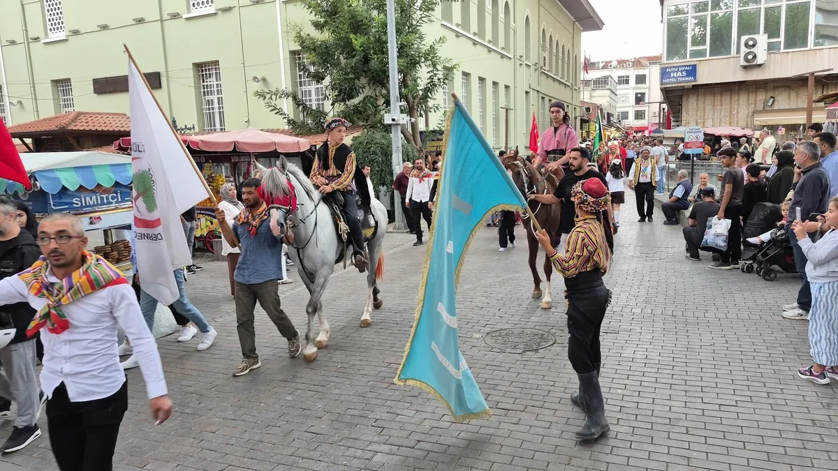 1788019855590.jpeg Eskişehir’de Yörük Yürüyüşü! Mehteranı görünce çocuk gibi sevindi-3