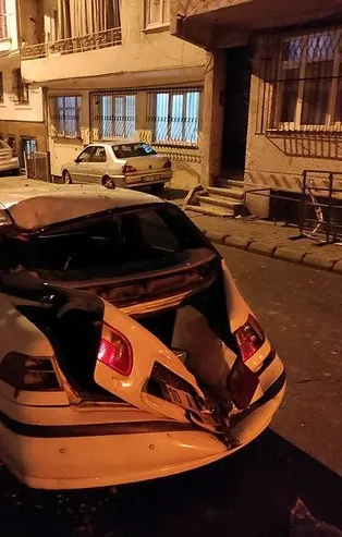 İstanbul'da şiddetli fırtına sonrası çatılar uçtu ağaçlar devrildi! AFAD İstanbul'da fırtınanın bilançosunu açıkladı