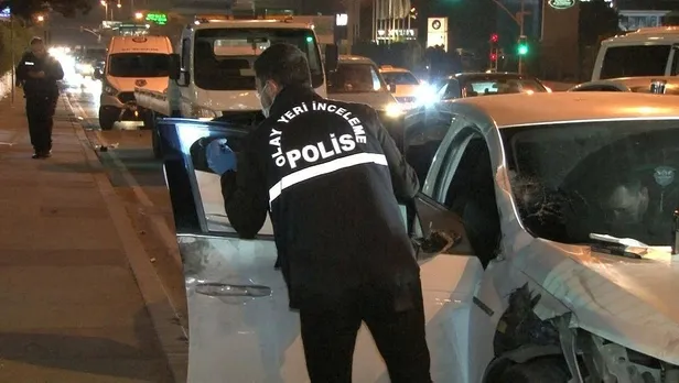 Avcılar'da gece yarısı trafik kazası! Yolun karşısına geçmeye çalışan kadınlardan 1'i öldü diğeri yaralı-4