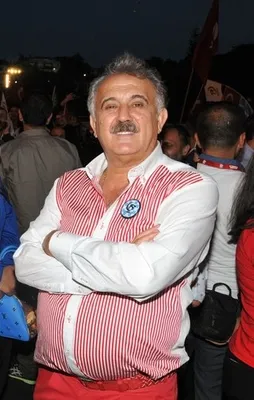 Ünlüler 15 Temmuz'un yıl dönümünde meydanlara koştu