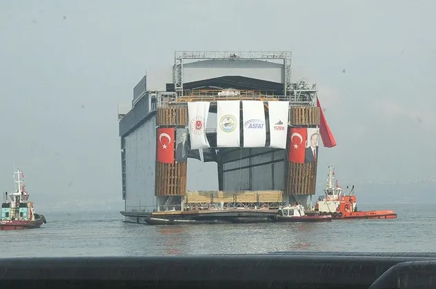 Kendi sınıfında tek! Denizaltı havuzu Yalova'da suya indirildi