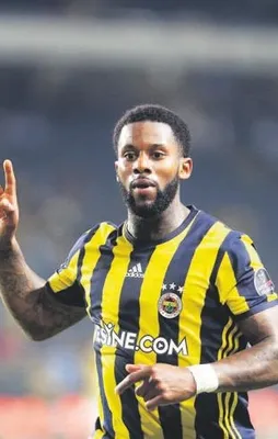 Adam orta yapmadı pas verdi!