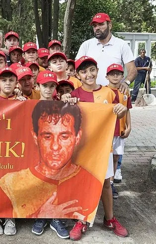 Metin Oktay anıldı
