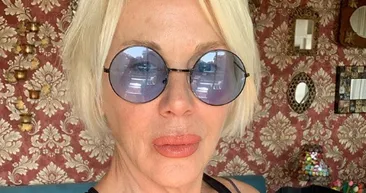 Billur Kalkavandan leopar desenli bikinisiyle yeni poz! İşte 57lik Billur Kalkavan...