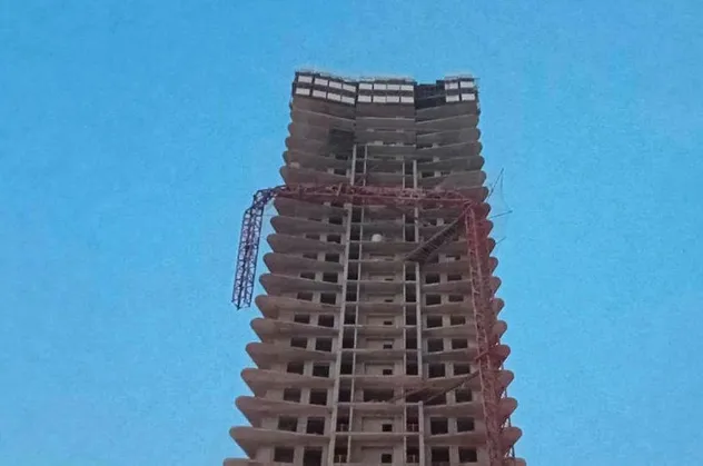 İzmir'de vinç devrildi! Ölü ve yaralılar var: 4 kişi tutuklandı!