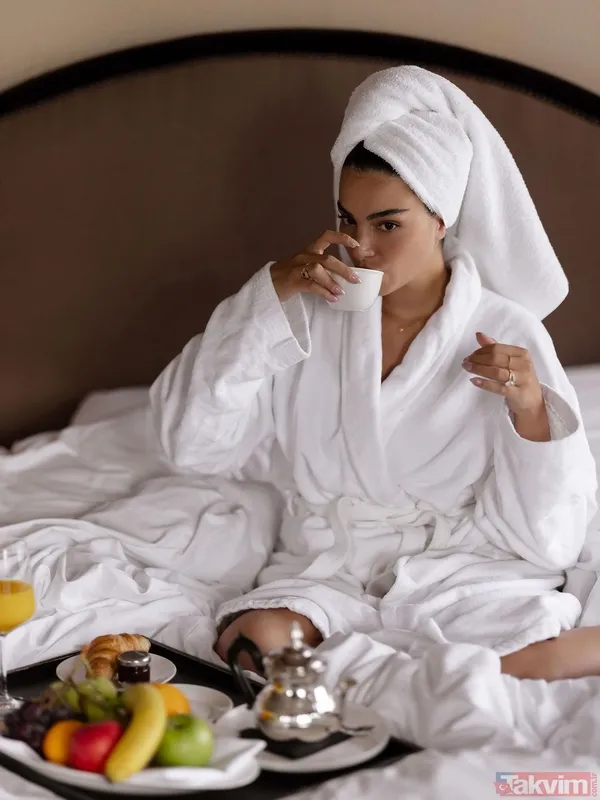 Melisa Aslı Pamuk bornozlu yatak pozlarını paylaştı - 9
