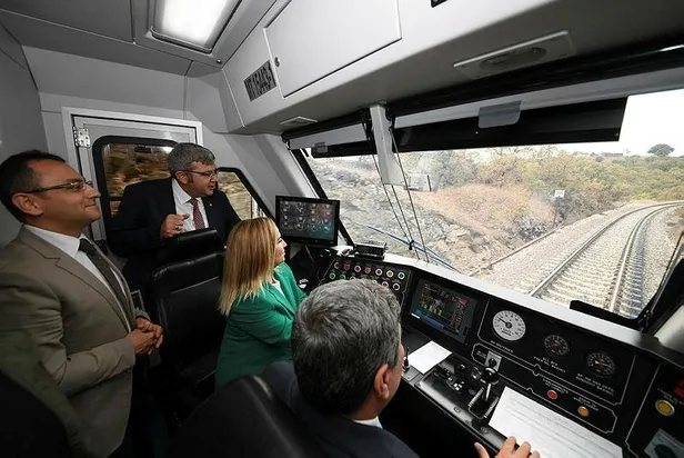 Anadolu DMU Milli Tren Seti Uşak'ta test sürüşüne başladı-4