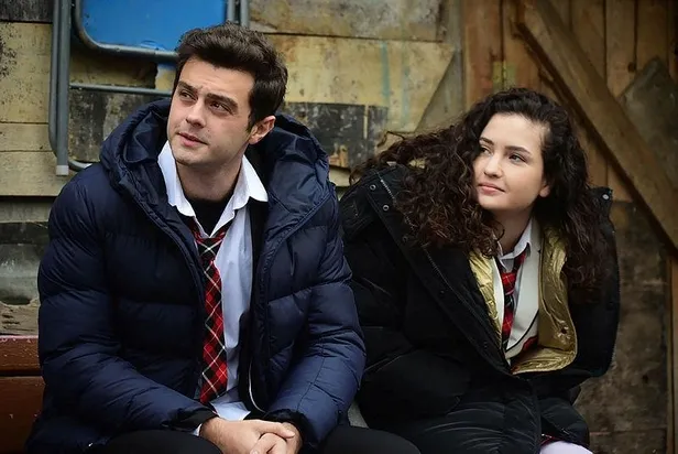 aleyna-tilki-once-isyan-etti-daha-sonra-hayranlara-surpriz-haberi-verdi-annesiyle-1643571018660.jpeg Aleyna Tilki önce isyan etti daha sonra hayranlara sürpriz haberi verdi! Annesiyle...-13